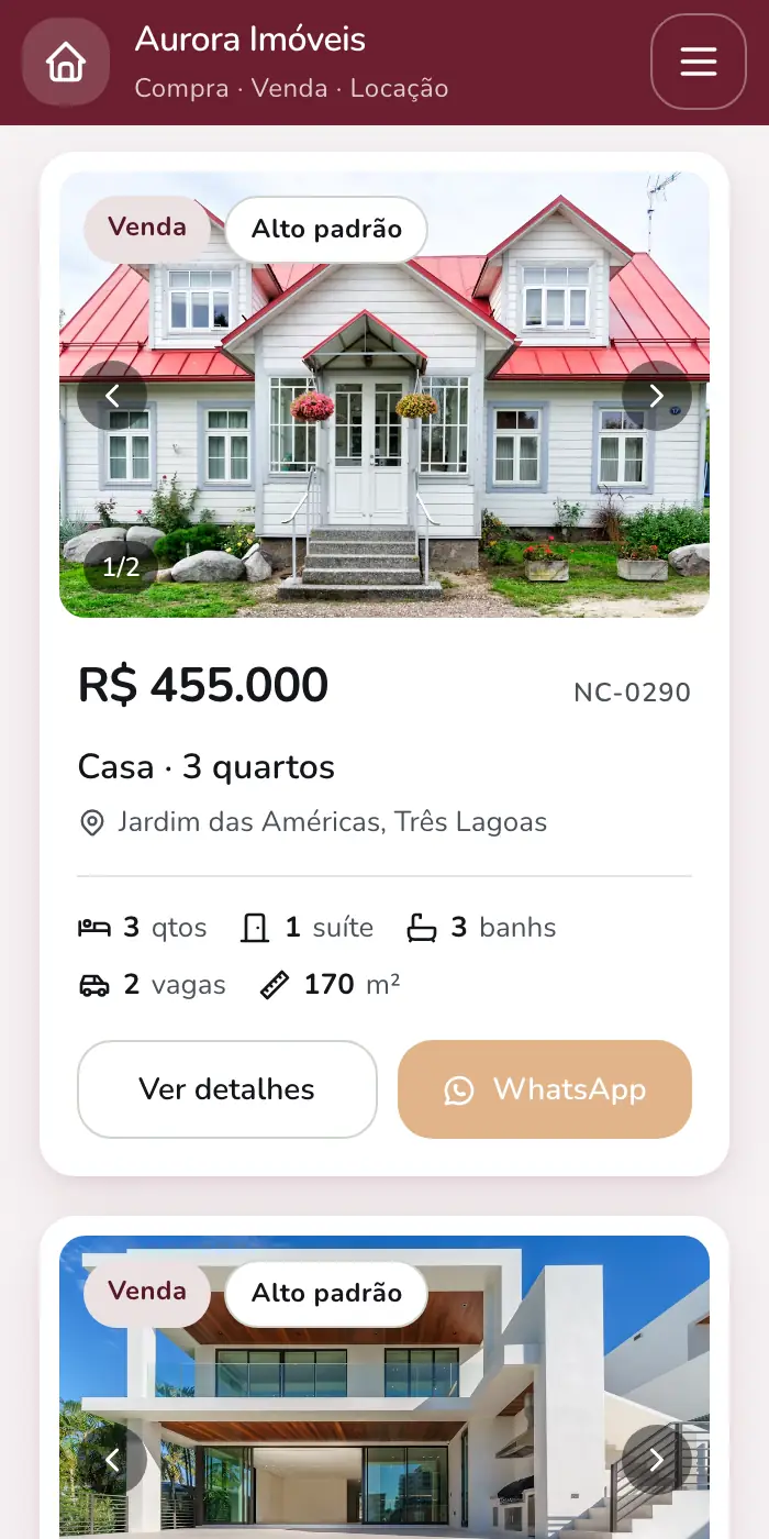 O mesmo site no tema Acolhedor, com o cabeçalho na cor vinho da marca